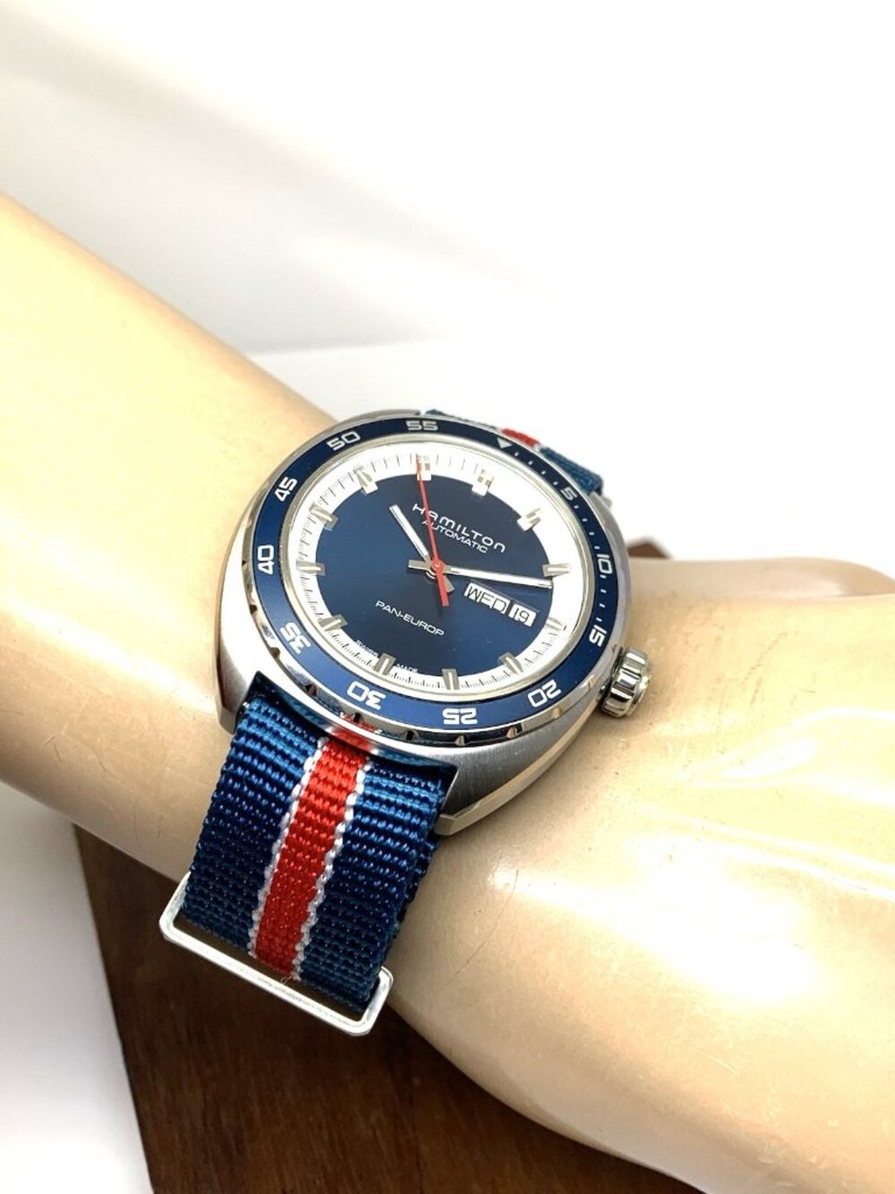 Hamilton Men's Watch H354050 Pan Europ Swiss Automatic Blue Dial Nylon Band 43mm - Picture 5 of 14